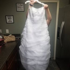 David's Bridal Strapless White Wedding Dress